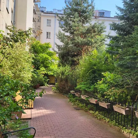 Noakowskiego - Serce Warszawy, Hala Koszyki