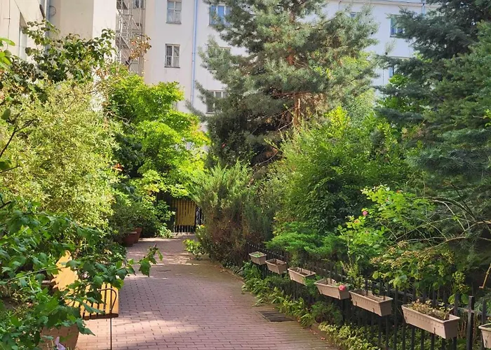 Noakowskiego - Serce Warszawy, Hala Koszyki