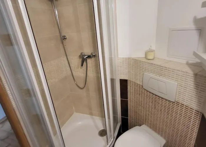 Noakowskiego - Serce Warszawy, Hala Koszyki Warszawa